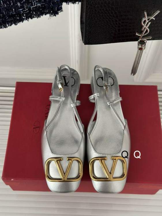Picture of Valentino Shoes _SKUValentinosz35-406CJX100219965
